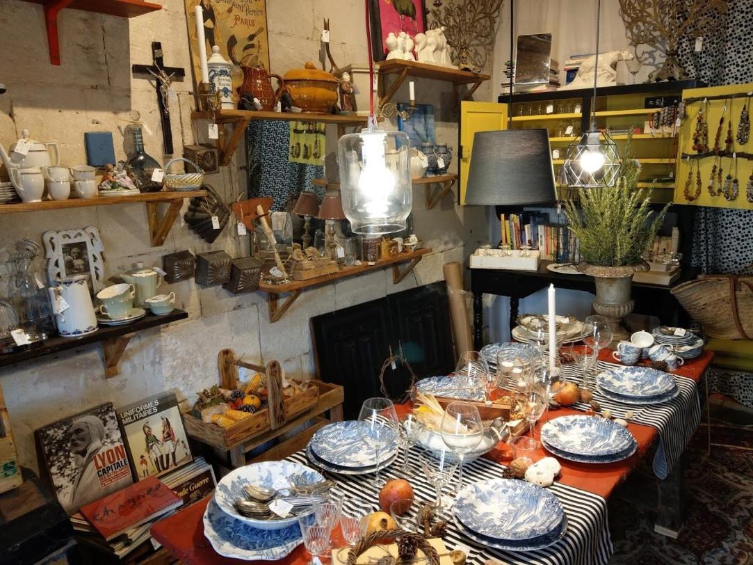 Maison D'Hotes "Les Volets Verts" Et Sa Brocante Ecueille Ngoại thất bức ảnh