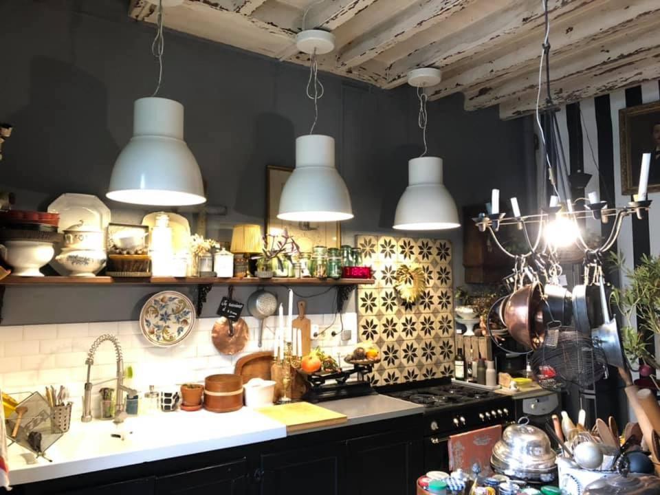 Maison D'Hotes "Les Volets Verts" Et Sa Brocante Ecueille Ngoại thất bức ảnh