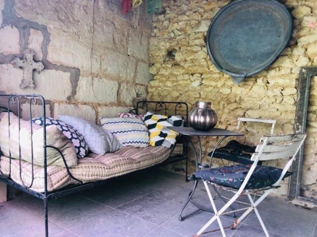 Maison D'Hotes "Les Volets Verts" Et Sa Brocante Ecueille Ngoại thất bức ảnh
