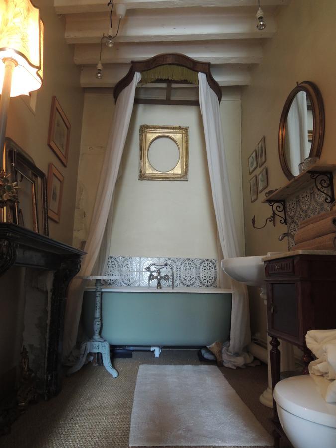 Maison D'Hotes "Les Volets Verts" Et Sa Brocante Ecueille Ngoại thất bức ảnh