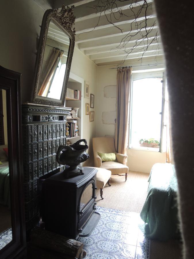 Maison D'Hotes "Les Volets Verts" Et Sa Brocante Ecueille Ngoại thất bức ảnh