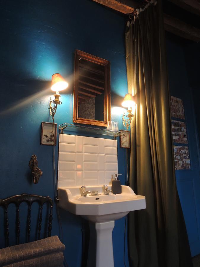 Maison D'Hotes "Les Volets Verts" Et Sa Brocante Ecueille Ngoại thất bức ảnh
