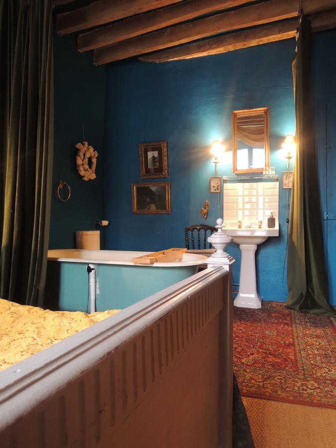 Maison D'Hotes "Les Volets Verts" Et Sa Brocante Ecueille Ngoại thất bức ảnh