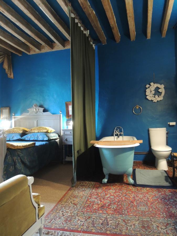 Maison D'Hotes "Les Volets Verts" Et Sa Brocante Ecueille Ngoại thất bức ảnh